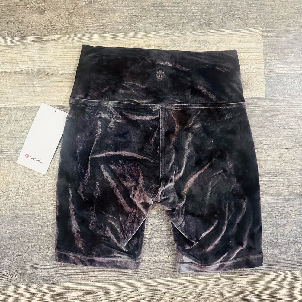 Lululemon Athletica Wunder Lounge 8" Velour Athletic Short Size 8 NWT - Picture 2 of 3